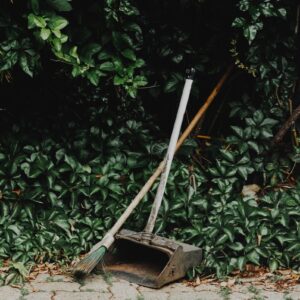 Dust Pan with Handle